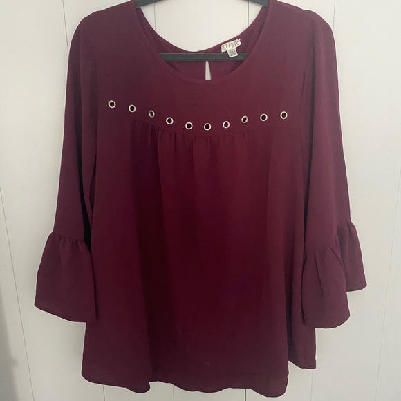 Beautiful blouse - Picture 1 of 3